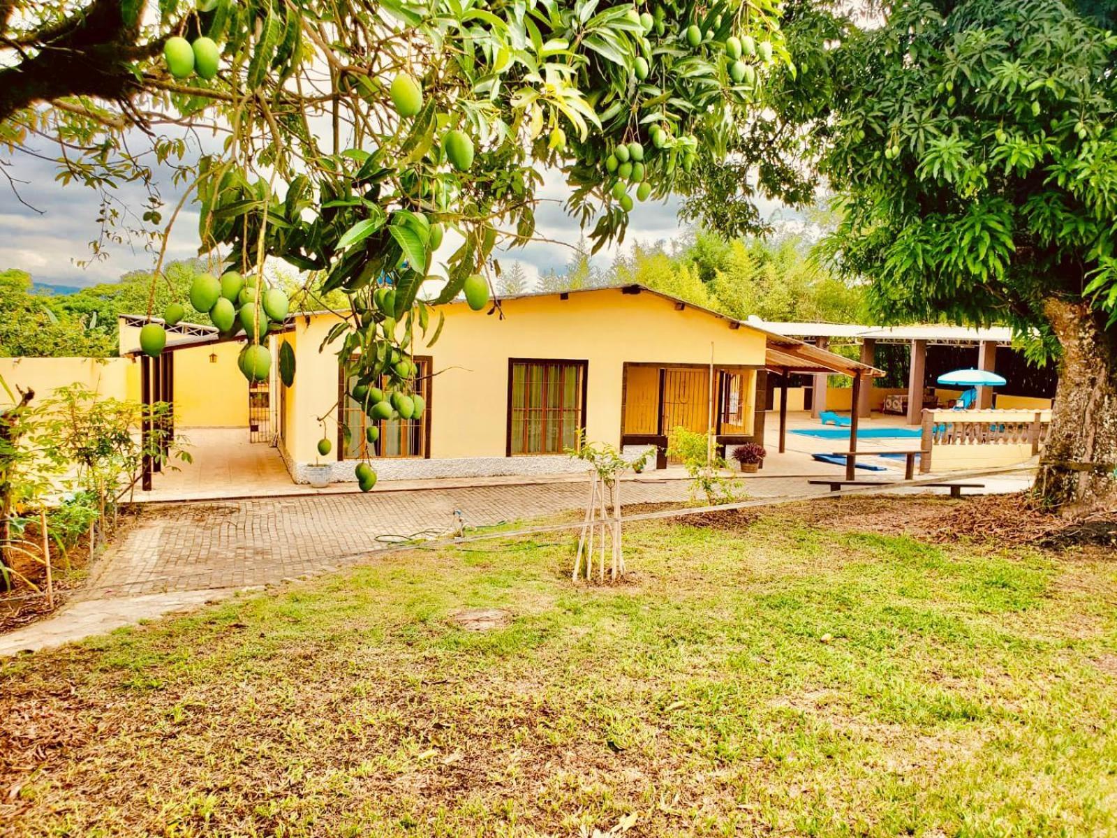 Chacara Charmosa Com Piscina, Campo De Futebol Villa Guaratingueta Ngoại thất bức ảnh