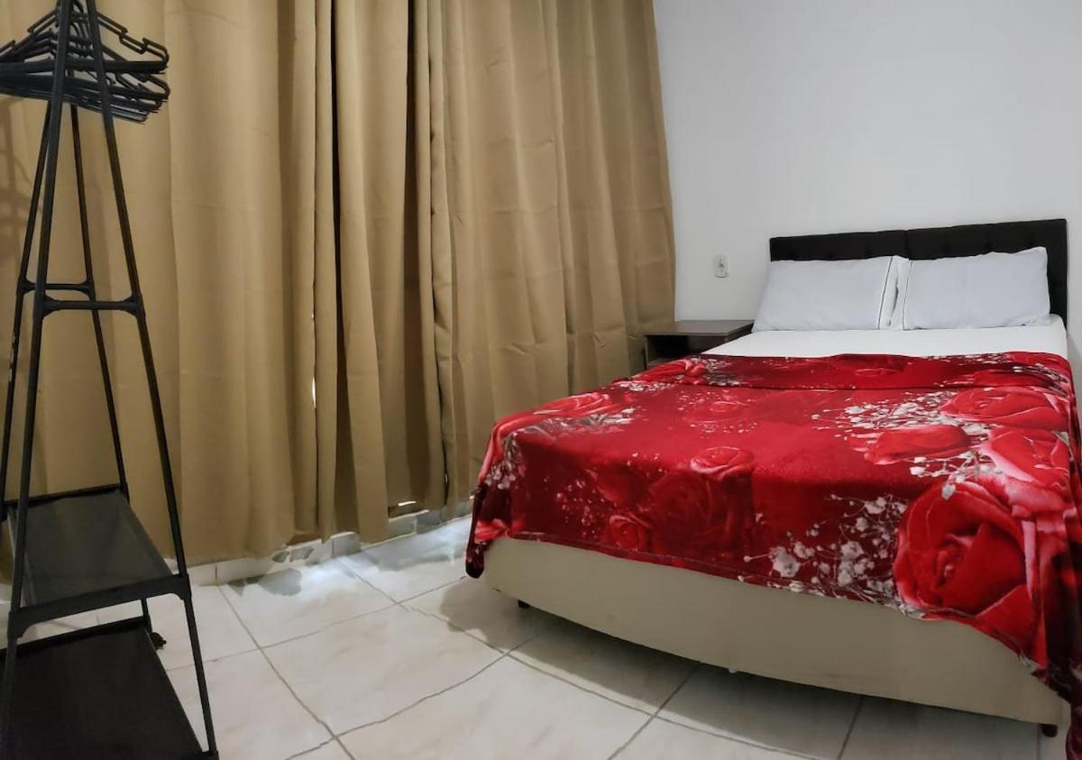 Chacara Charmosa Com Piscina, Campo De Futebol Villa Guaratingueta Ngoại thất bức ảnh